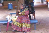 Свазиленд.Матрона в национальной одежде.